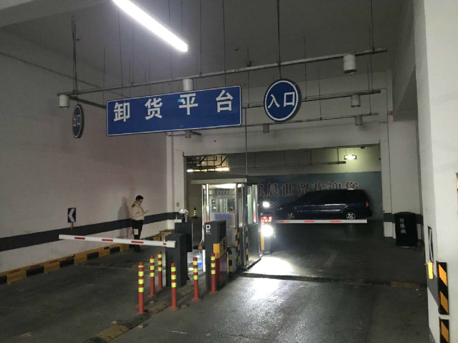 凯晨世贸大厦——一进一出单通道车牌识别
